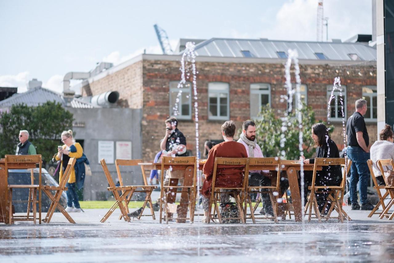 더 호텔 브리토마트 오클랜드 외부 사진 Fountains at the square